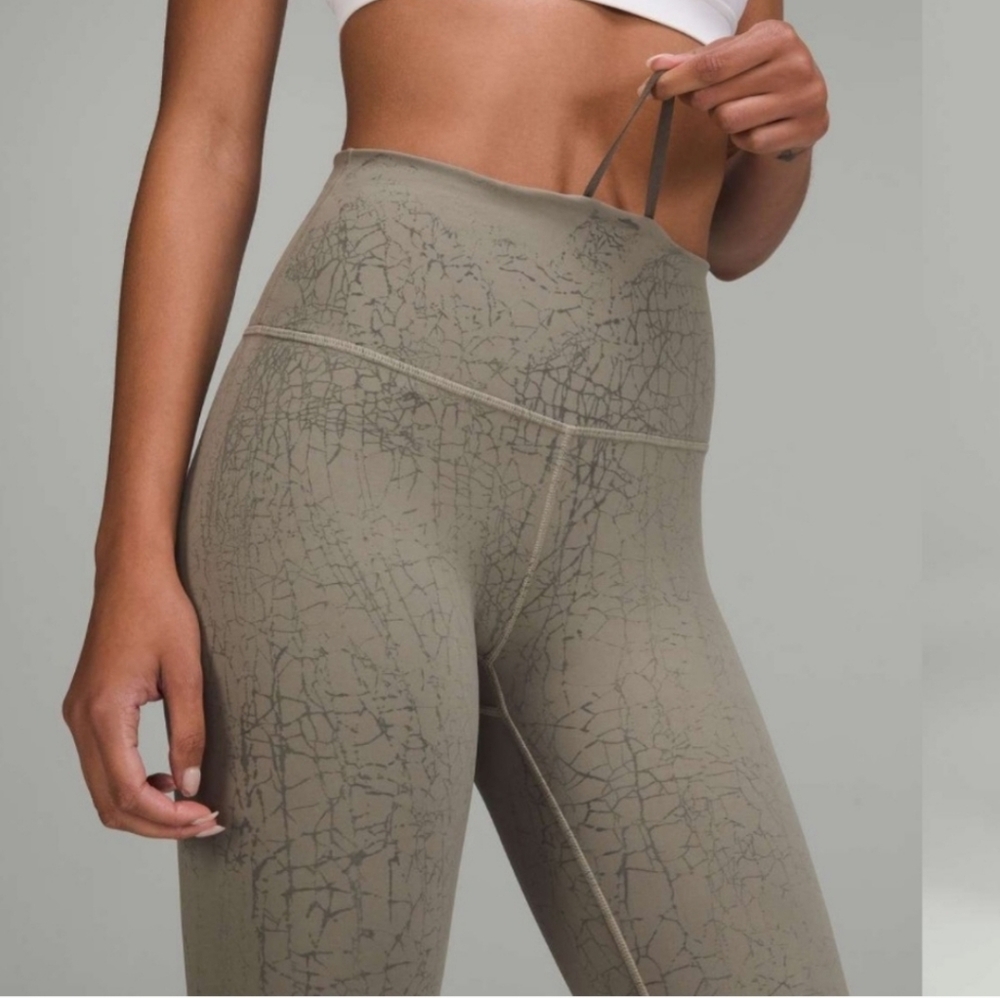 Lululemon Wunder Train High-Rise Tight 25" - Size 12 Thread Dye Rover Black